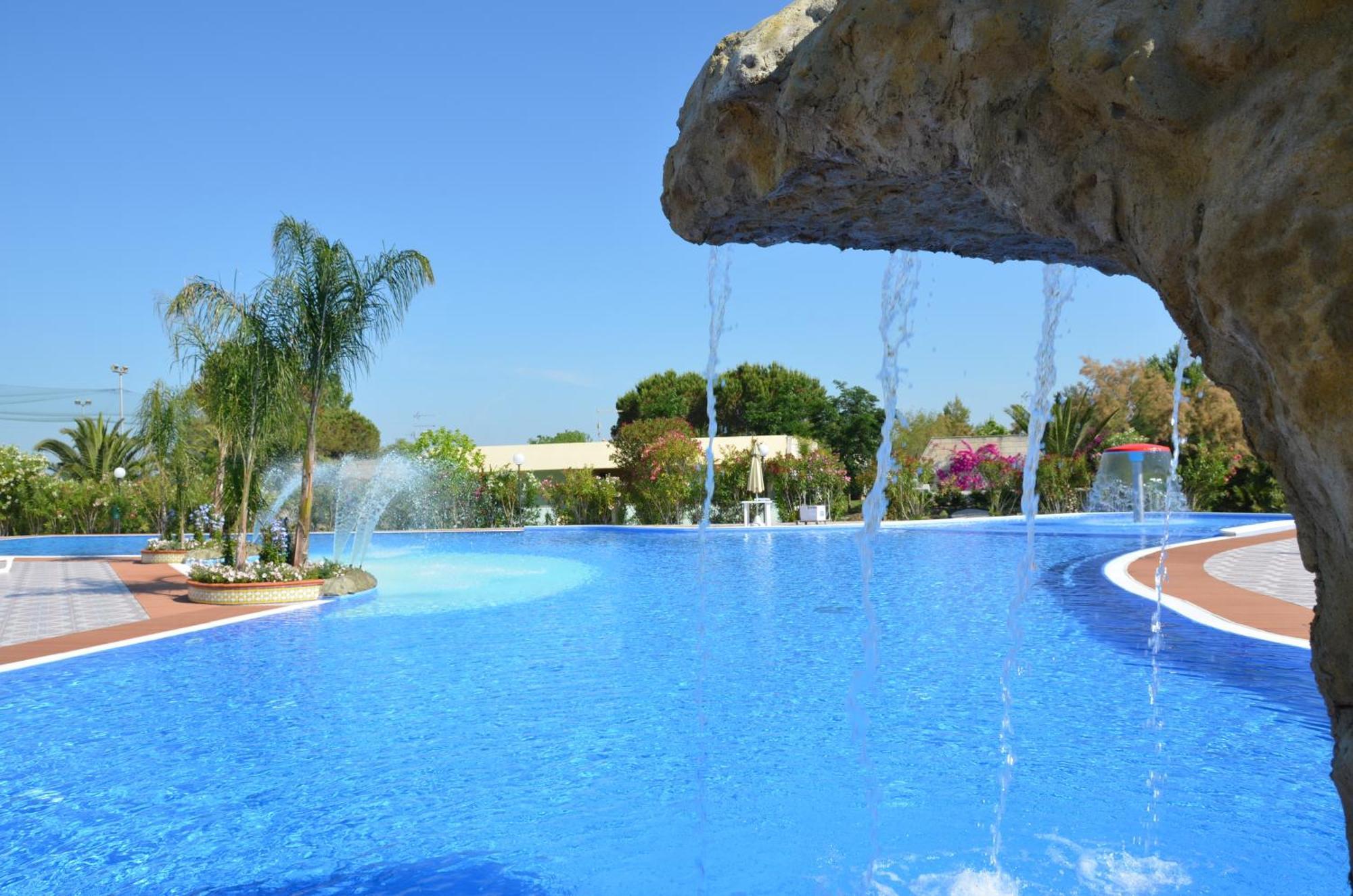 Alessidamo Club Metaponto Hotel Bagian luar foto