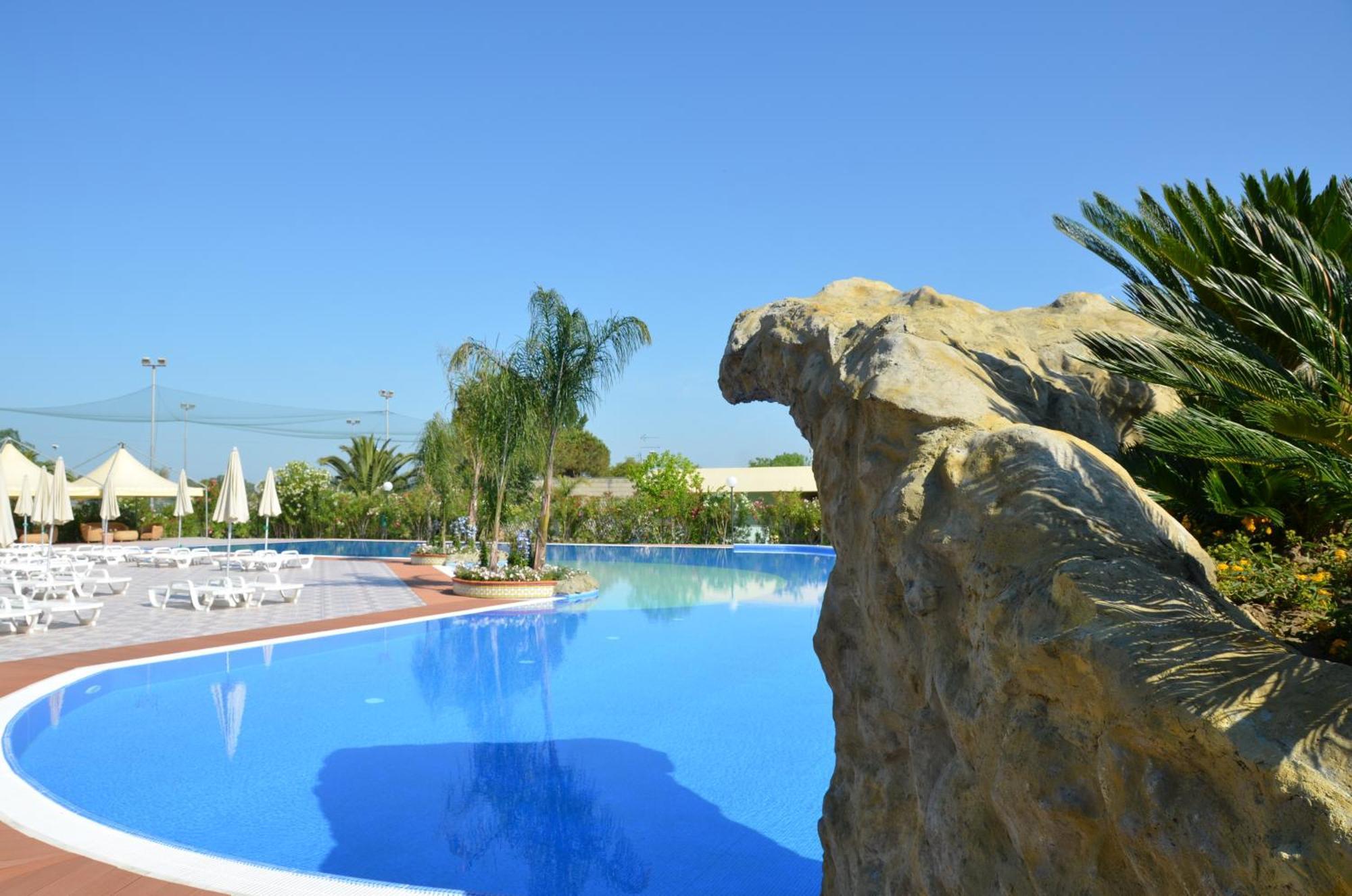 Alessidamo Club Metaponto Hotel Bagian luar foto
